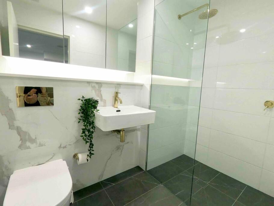 Scenic Skyline View2br@close To Olympicpark Sydney